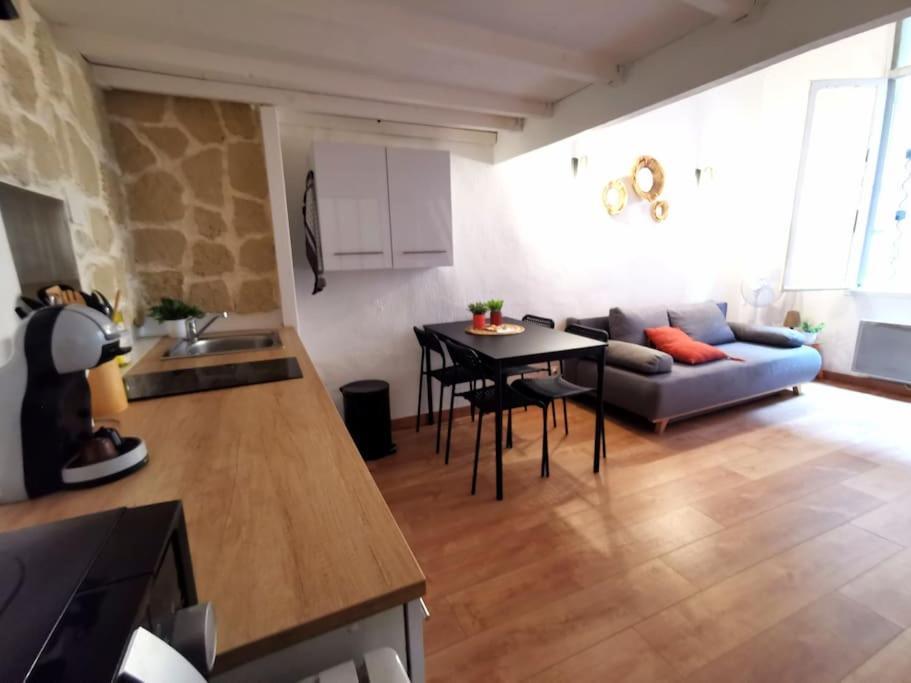 Centre - Au Coeur De L'ecusson Apartment *
